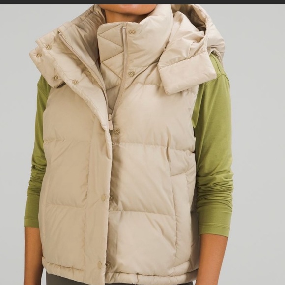 lululemon athletica Jackets & Blazers - SOLD!!      Lululemon Wunder Puff Trench Cropped Vest Size 4 🎄🎁 NWT Sold out